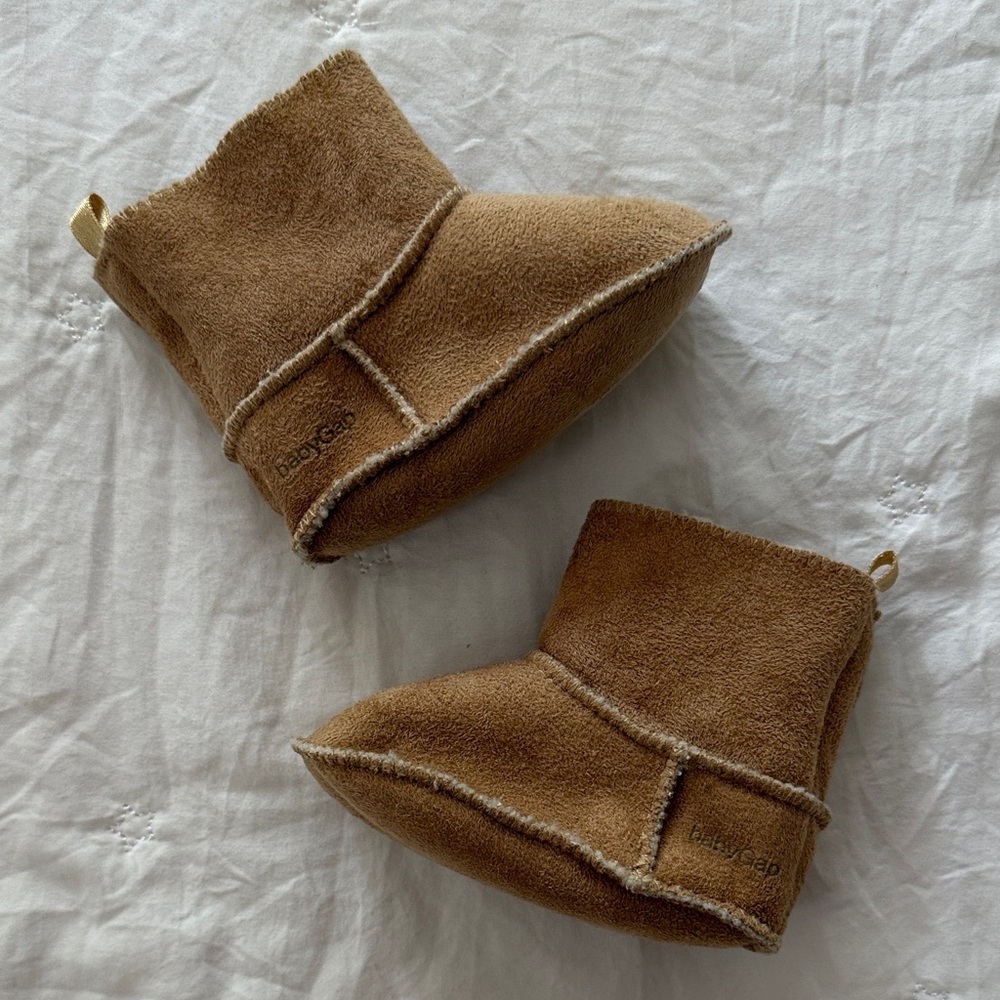 GAP Brown Kids Shoes size 6-12 months